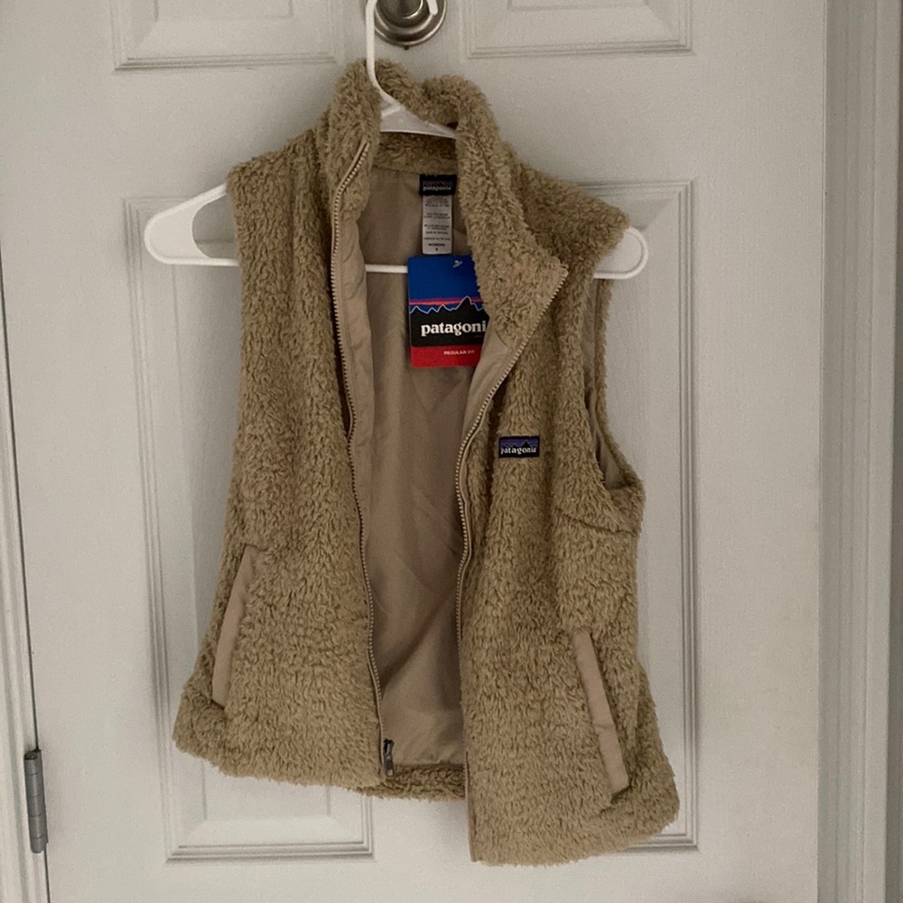 Patagonia brown fuzzy vest new with tags never worn size small